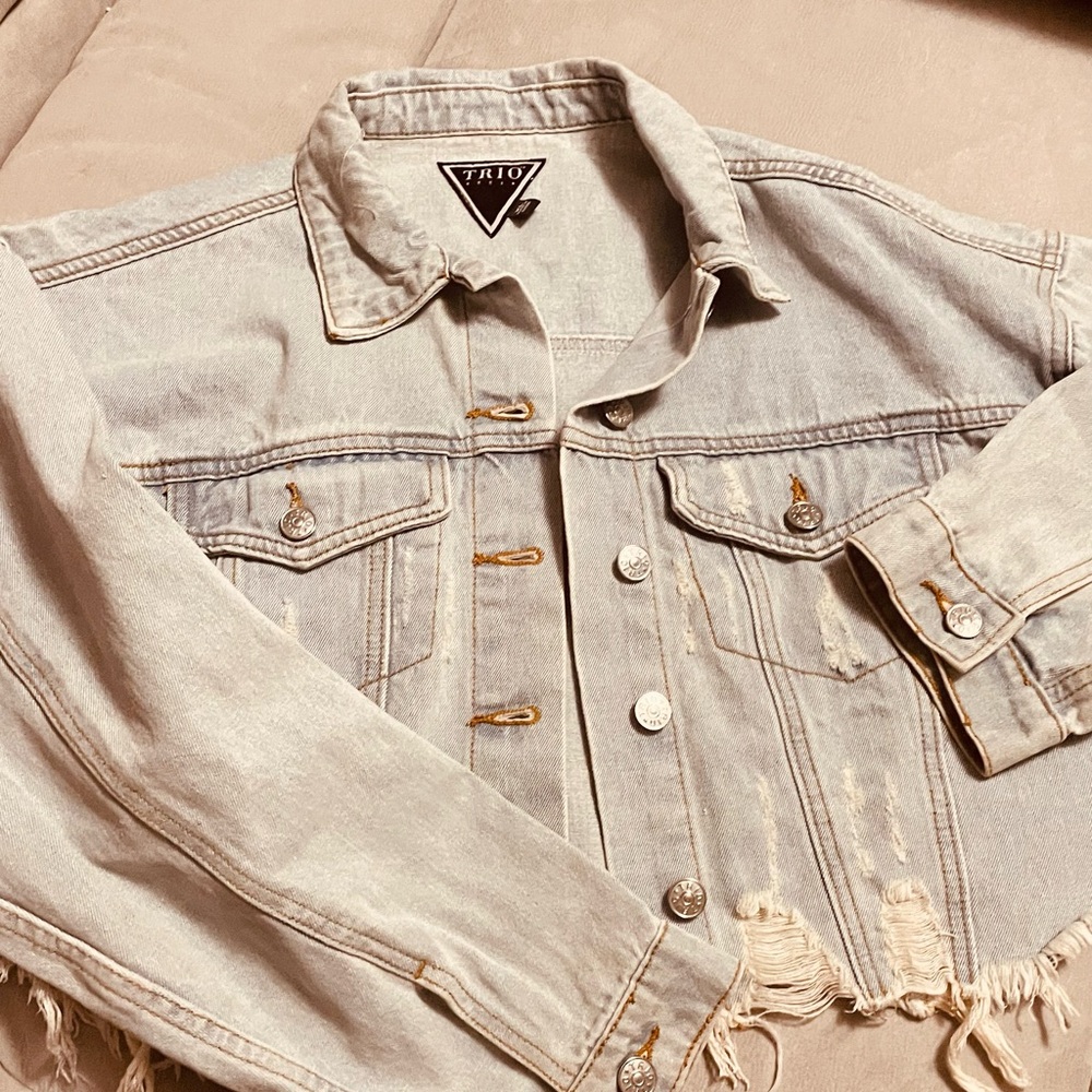 NWOT- Protect your energy crop Jean jacket 🧿